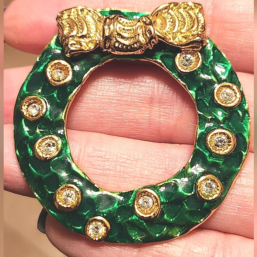 LIA Barcelona Christmas Wreath Brooch